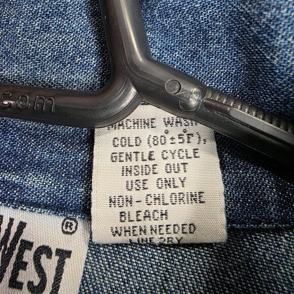 Womens Studio West Flora Embroidered Blue Denim Shirt Jacket Button Down Size XL - Picture 4 of 8